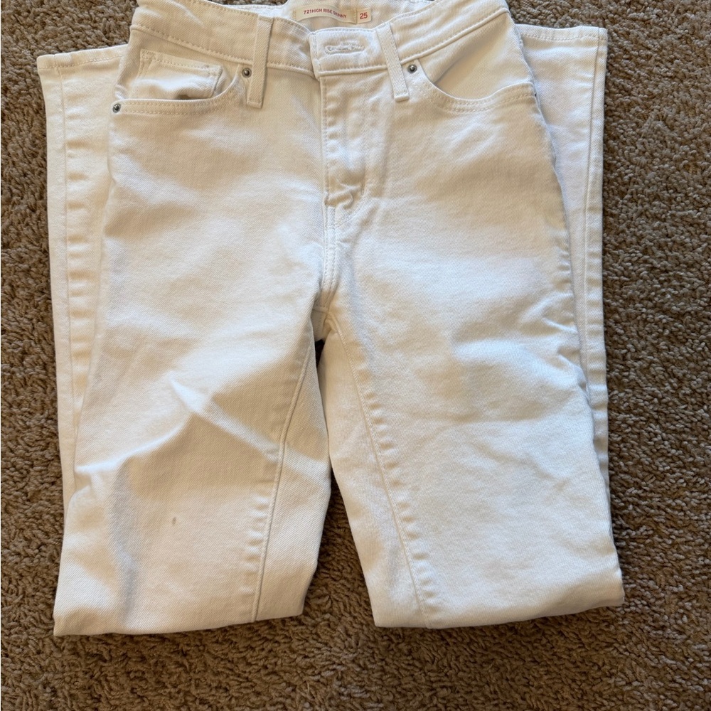 Womens white Levi’s jeans